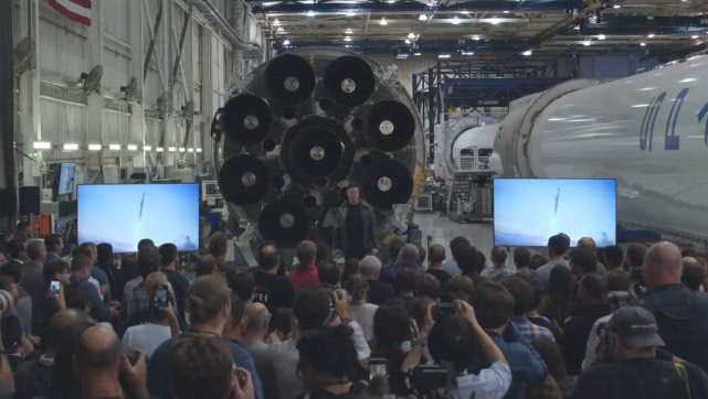 日本億萬富翁成為搭乘SpaceX火箭繞月旅行的第一人
